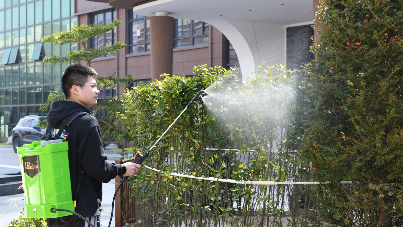 Electric backpack sprayers